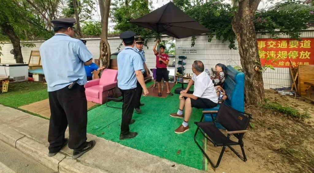 多部门联合整治 社区环境“焕新颜”