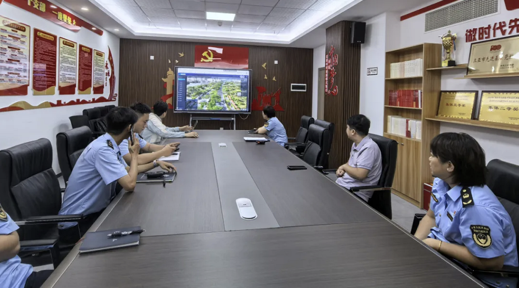 科技赋能执法：无人机“上天”，城市治理“落地”